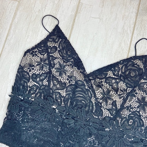 NWT Black lace crop top - Picture 2 of 4
